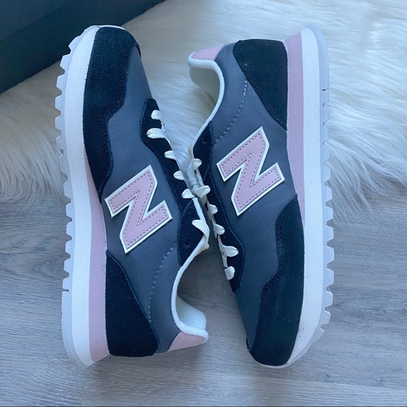 NWT New Balance 527 Women’s Shoes - Picture 5 of 9